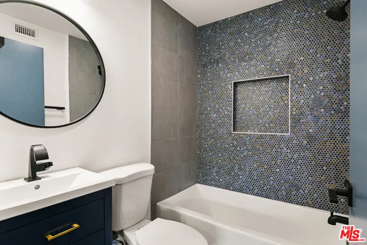 2918 Hauser Boulevard 3, Los Angeles, California 90016
