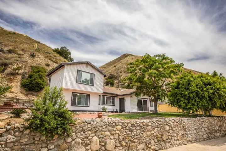 9707 Foothill Boulevard, Lakeview Terrace, California 91342