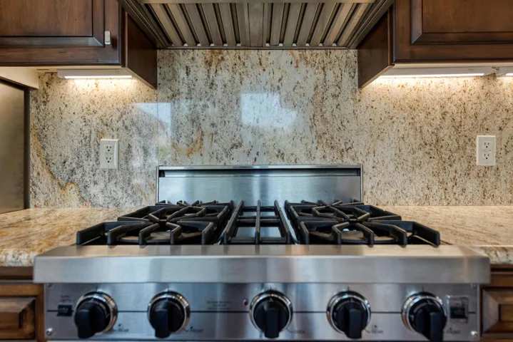 78850 Via Ventana - Kitchen Viking Stove