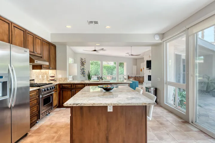 78850 Via Ventana - Kitchen Island