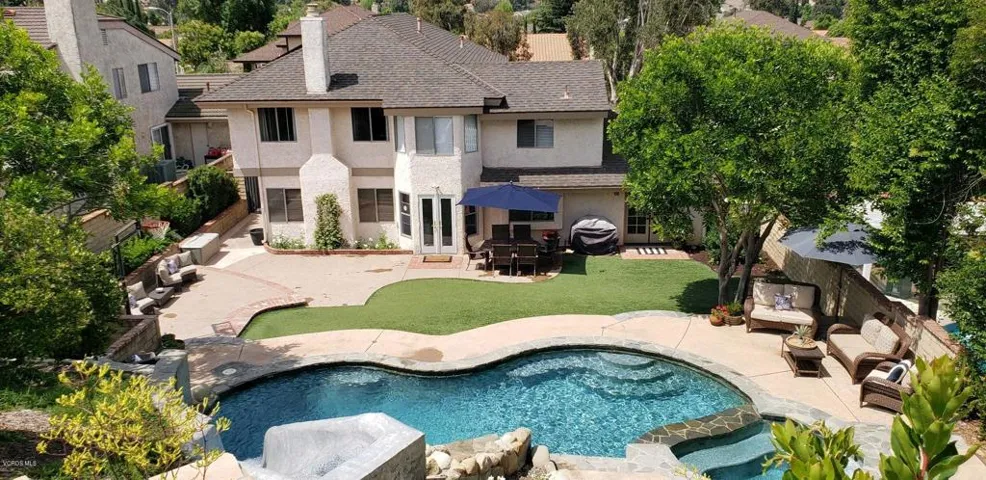 Resort-like yard