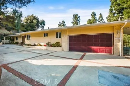 12004 Briarvale Lane, Studio City, California 91604