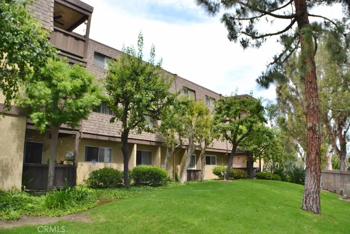 3933 N Virginia Road 303, Long Beach, California 90807