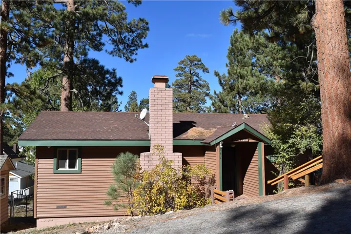 Steps to the lake and village shops from this remodeled beauty!