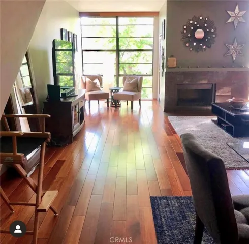 3886 Fredonia Drive C, Los Angeles, California 90068
