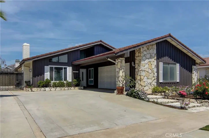 10061 Kaylor Avenue, Los Alamitos, California 90720