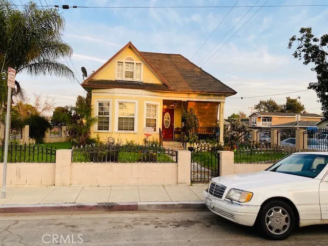 4960 Locust Avenue, Long Beach, California 90805