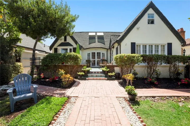 1042 S Dunsmuir Avenue, Los Angeles, California 90019