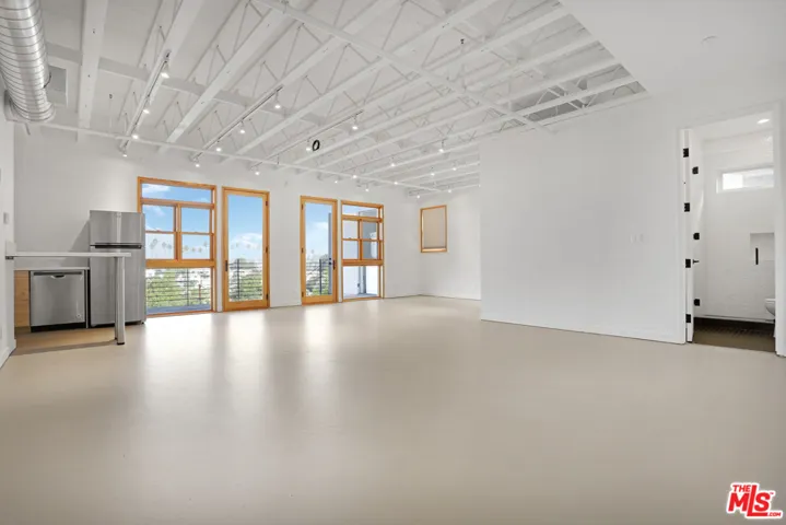 1400 Sutherland Street C, Los Angeles, California 90026