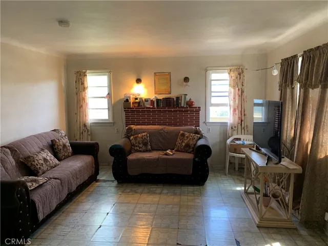 7014 Converse Avenue, Los Angeles, California 90001