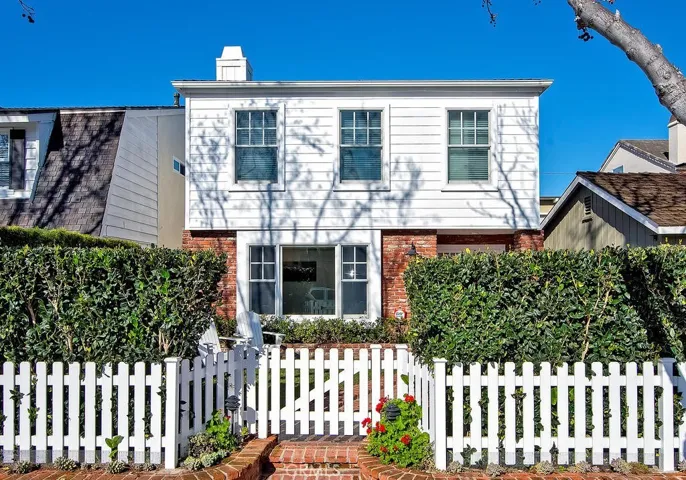 513 Fernleaf Avenue, Corona Del Mar, California 92625