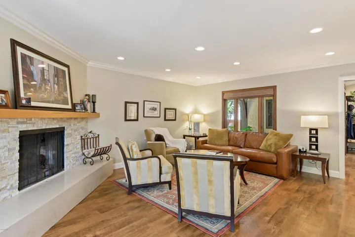 014_14  Family Room (1)