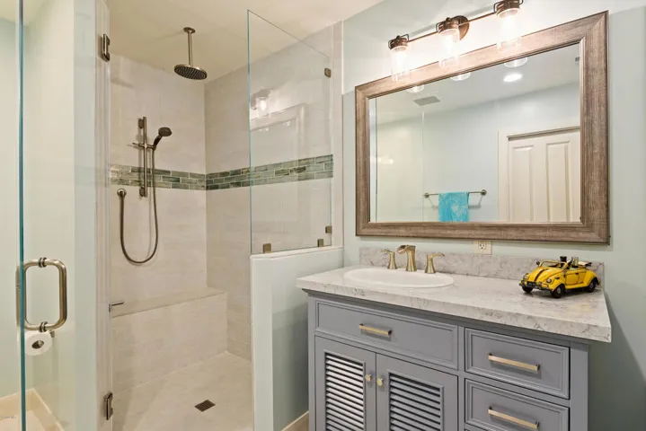 025_25  Bathroom 2