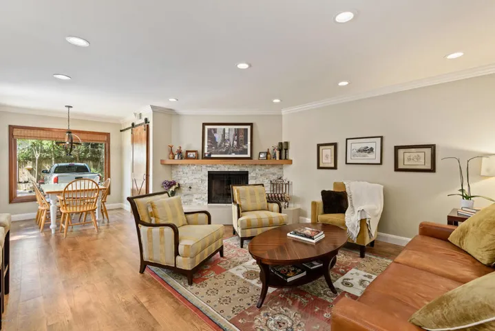 013_13  Family Room (1)