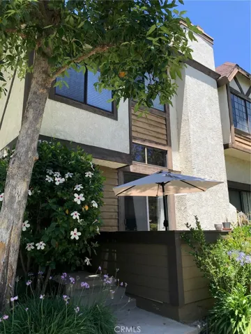 21133 Lassen 4, Chatsworth, California 91311