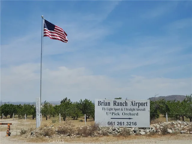 34810 Largo Vista Road, Llano, California 93544