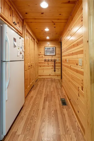 Walkway from the kitchen back to living room.