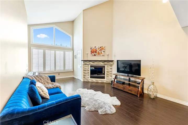 5500 Owensmouth Avenue 324, Woodland Hills, California 91367
