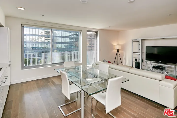 901 S Flower Street 705, Los Angeles, California 90015
