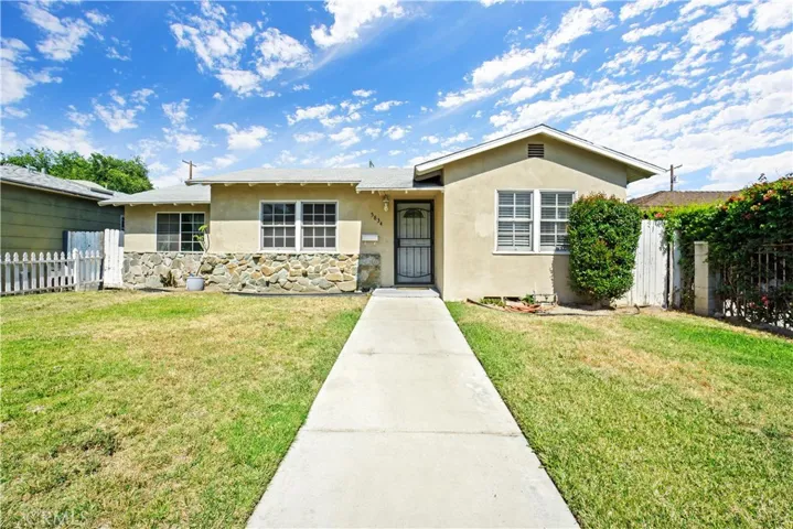 5834 Denny Avenue, North Hollywood, California 91601