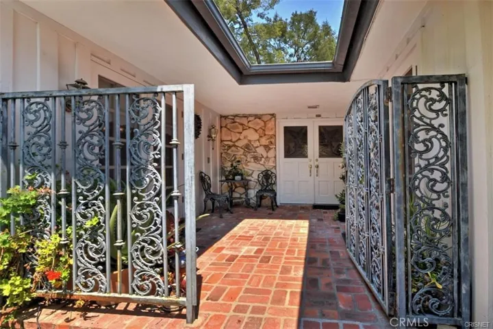 5620 Valerie Avenue, Woodland Hills, California 91367
