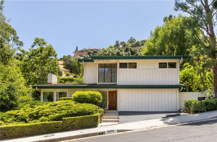 16974 Escalon Drive, Encino, California 91436