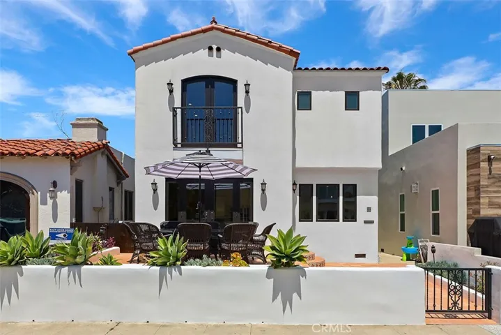 69 Santa Ana Avenue, Long Beach, California 90803