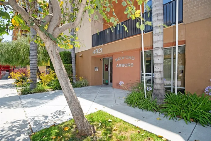 4821 Bakman Avenue 303, North Hollywood, California 91601