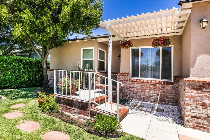 10238 Langmuir Avenue, Sunland, California 91040