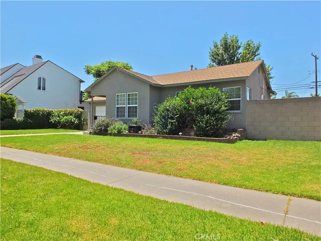 11121 Essex Drive, Los Alamitos, California 90720