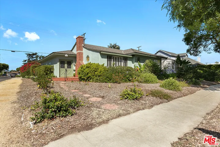 4267 Mentone Avenue, Culver City, California 90232