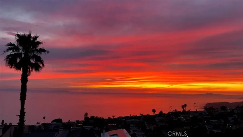 971 Santa Ana Street, Laguna Beach, California 92651