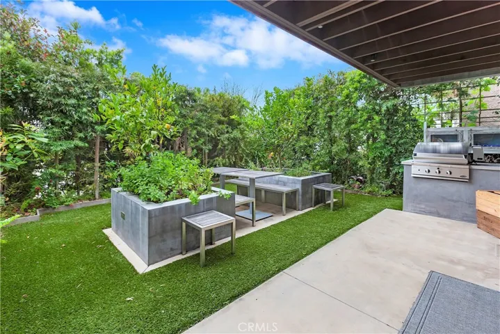 971 Santa Ana Street, Laguna Beach, California 92651