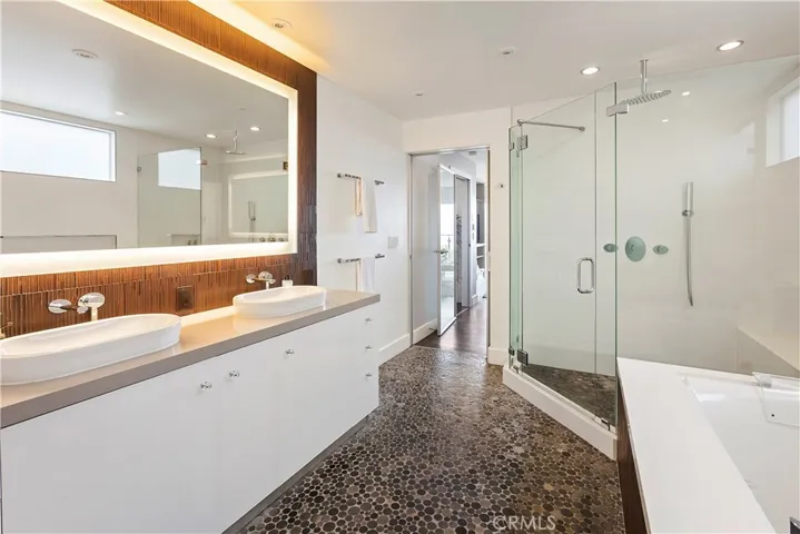 971 Santa Ana Street, Laguna Beach, California 92651