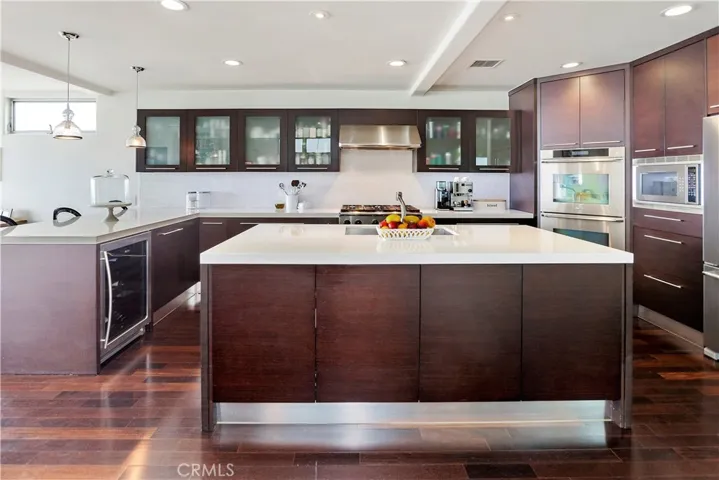 971 Santa Ana Street, Laguna Beach, California 92651