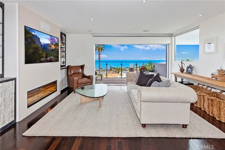 971 Santa Ana Street, Laguna Beach, California 92651