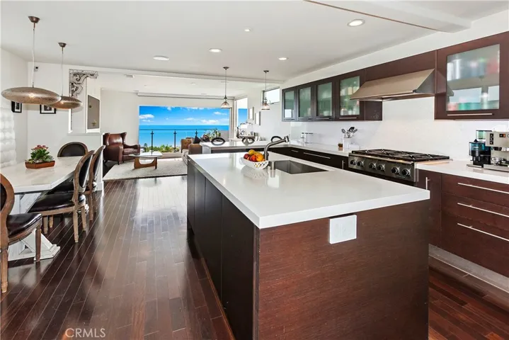 971 Santa Ana Street, Laguna Beach, California 92651