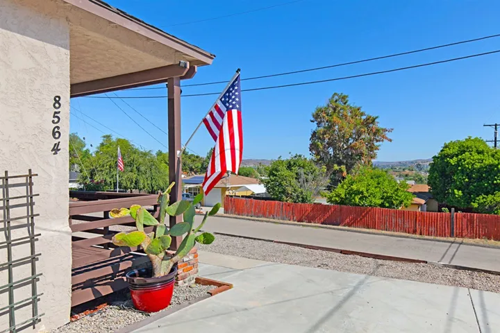 8564 Ellsworth Ln, Santee, California 92071