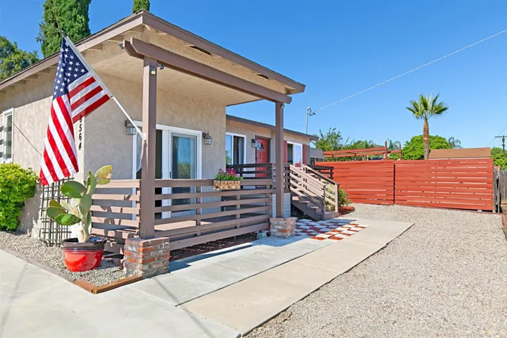 8564 Ellsworth Ln, Santee, California 92071