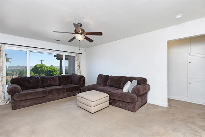 8564 Ellsworth Ln, Santee, California 92071