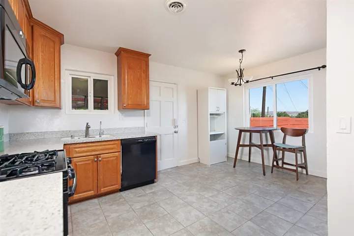 8564 Ellsworth Ln, Santee, California 92071