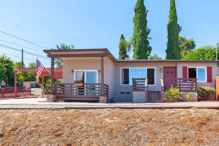 8564 Ellsworth Ln, Santee, California 92071