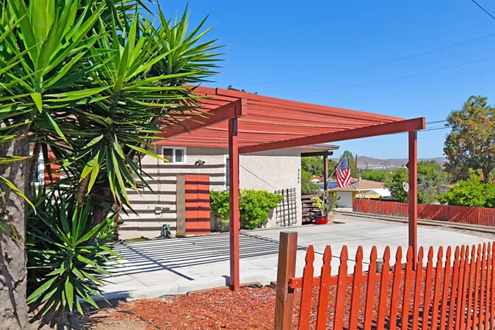 8564 Ellsworth Ln, Santee, California 92071