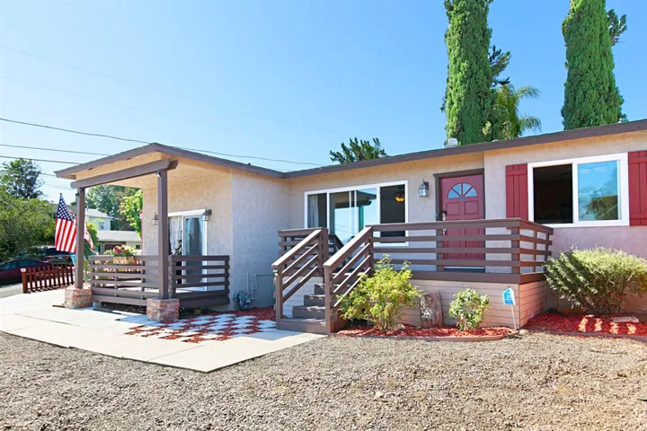 8564 Ellsworth Ln, Santee, California 92071