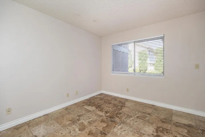3904 Calle Loma Vista Thousand-large-019