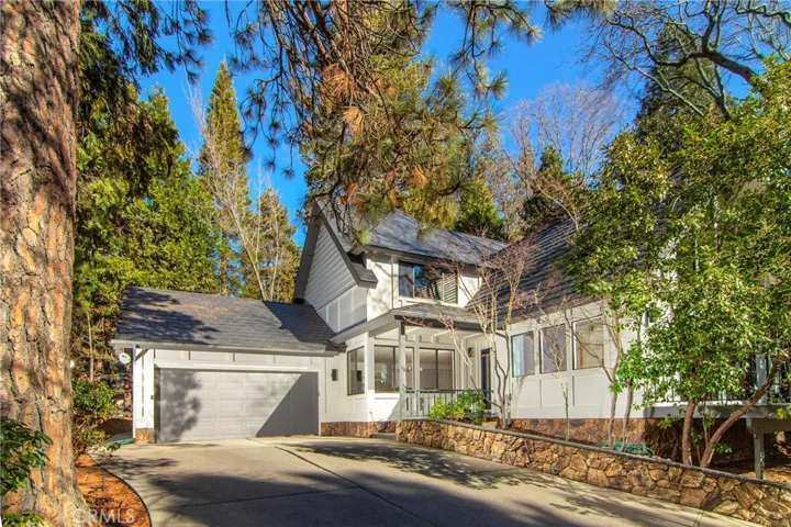 27956 Peninsula Drive S, Lake Arrowhead, California 92352