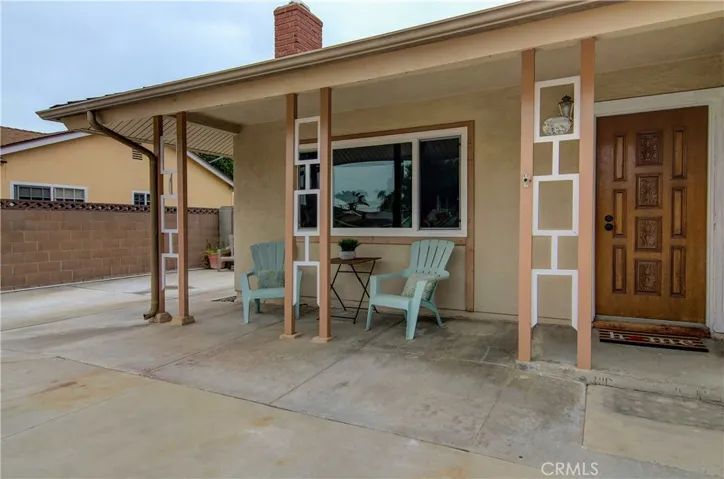 Cool mid-century details are popular again...
