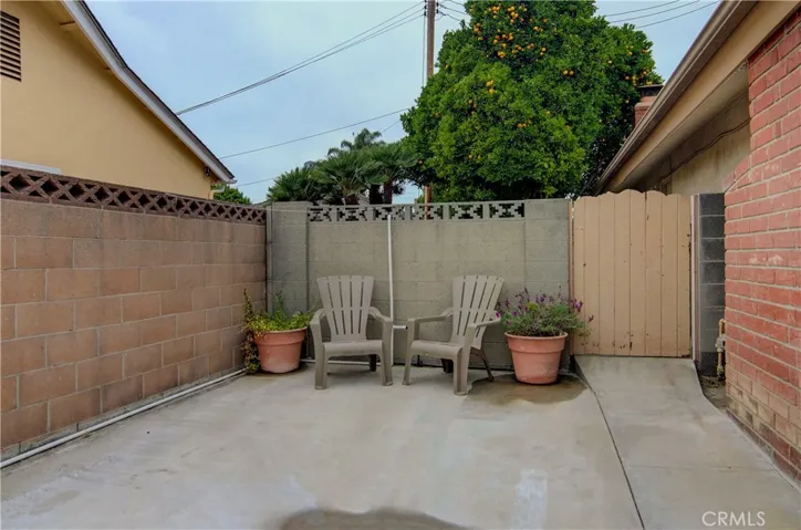 RV space is over 13' wide and extends along the entire side of home.