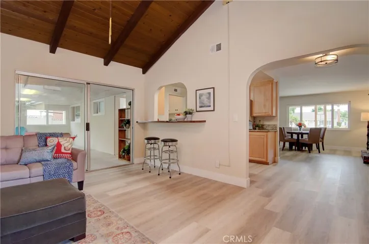 Excellent flow for entertaining or family fun...plenty of room for everyone!