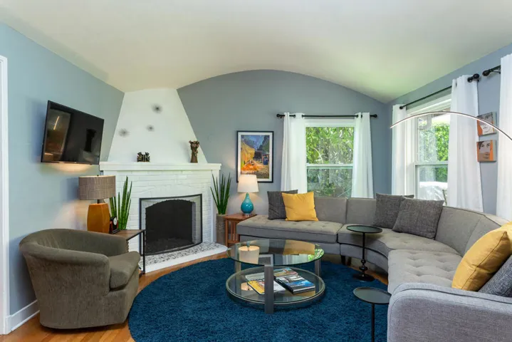 Main 2BD/1BA House + 1 Bed Caista